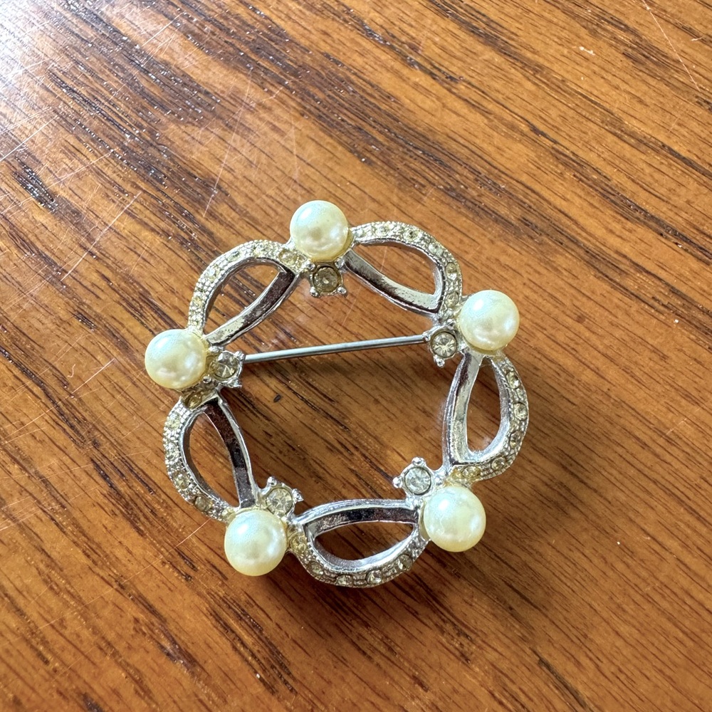 Silver & pearl brooch